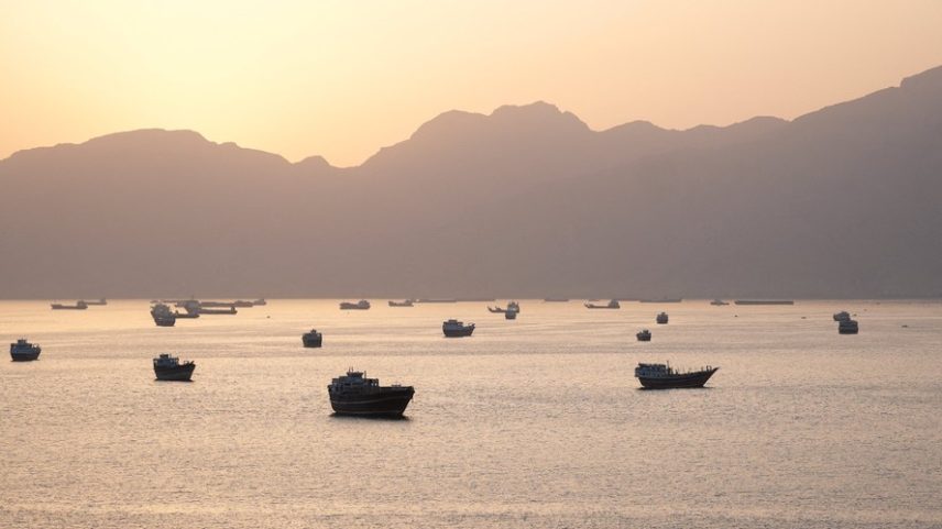 Navios e barcos no Estreito de Ormuz , Musandam, Omã — Foto: REUTERS/Stringer/Foto de Arquivo