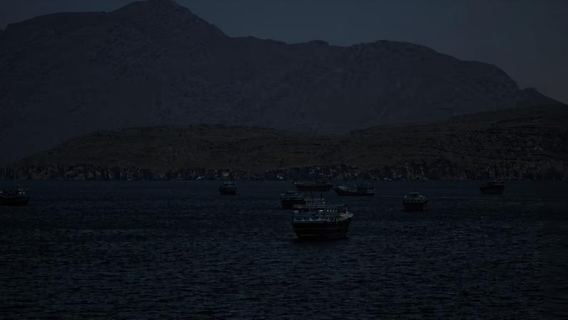 Embarcações no Estreito de Ormuz , Musandam, Omã — Foto: REUTERS/Stringer