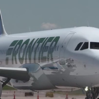 Avião atropela pedestre durante decolagem no Aeroporto de Denver