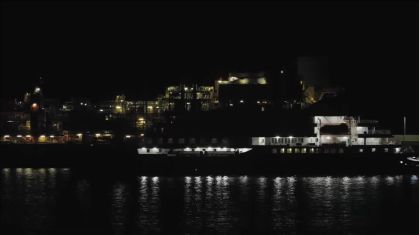 O navio de cruzeiro MV Hondius, atingido pelo hantavírus, chega para atracar nas Ilhas Canárias
