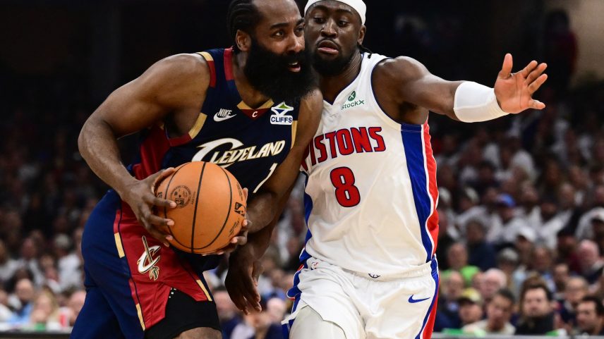 James Harden e Caris LeVert em Cleveland Cavaliers x Detroit Pistons — Foto: Ken Blaze-Imagn Images