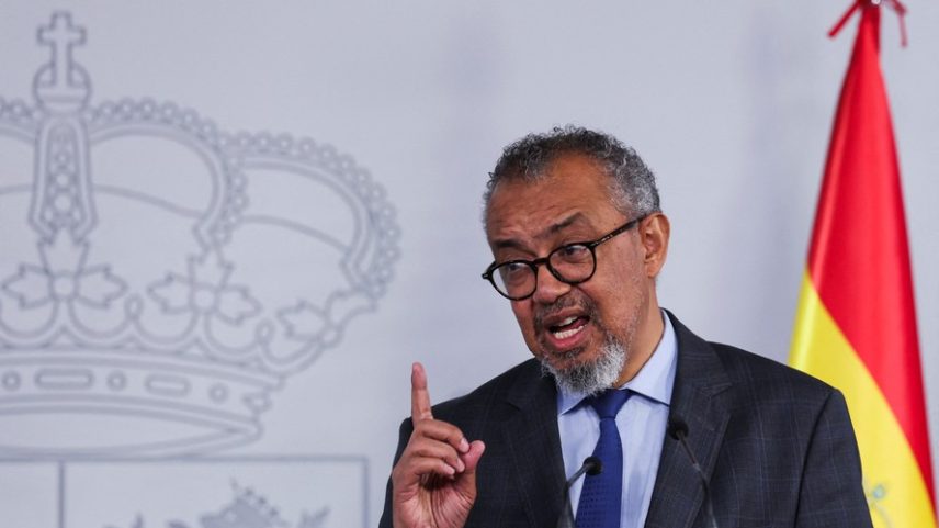 Diretor-geral da OMS, Tedros Adhanom Ghebreyesus, durante entrevista com o premiê da Espanha em Madri