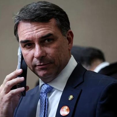 Flávio Bolsonaro diz não saber a origem de recursos de Vorcaro para filme do pai