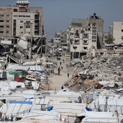 Ataques de Israel matam pelo menos oito palestinos em Gaza; cessar-fogo falha