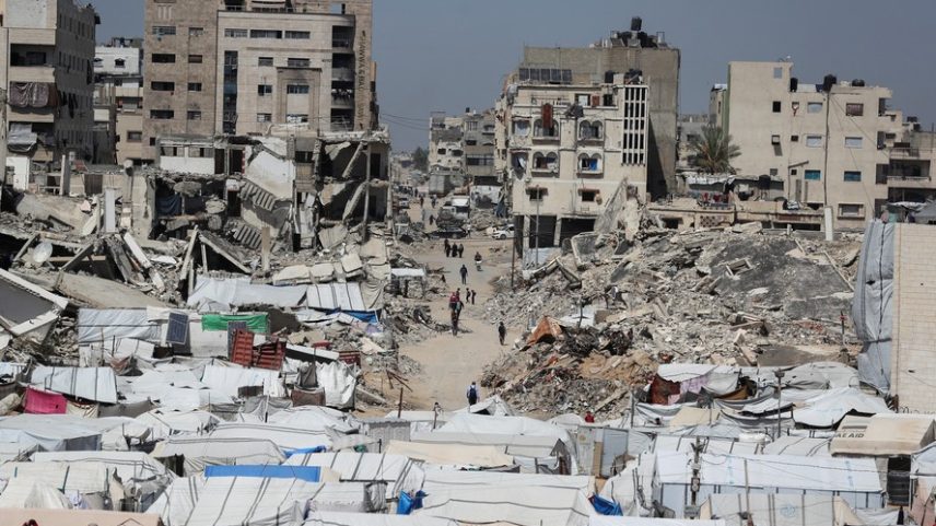 Ataques de Israel matam pelo menos oito palestinos em Gaza neste domingo — Foto: Reuter/Dawoud Abu Alkas