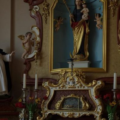 Ladrão rouba crânio de santa medieval em igreja na República Tcheca