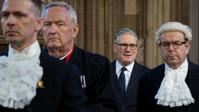 Primeiro-ministro britânico, Keir Starmer, durante abertura do ano parlamentar do Reino Unido nesta quarta (13/05)