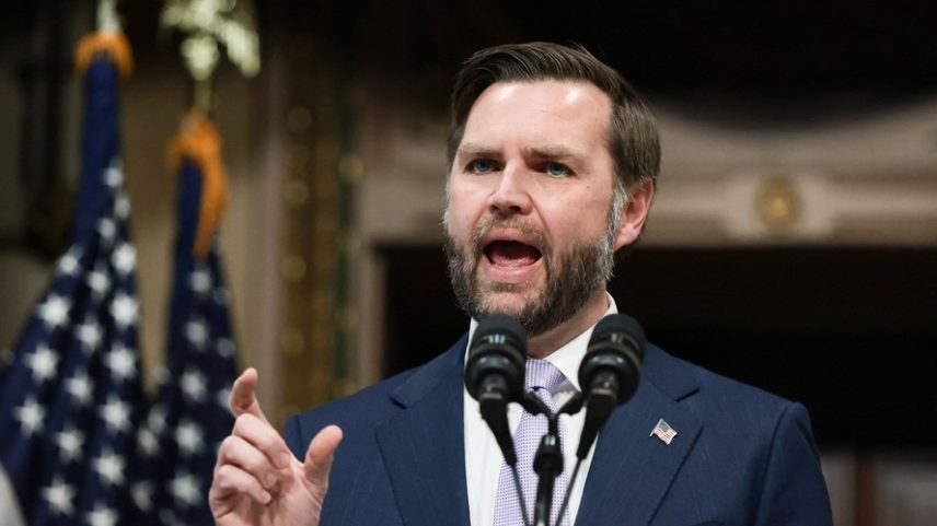 O vice-presidente dos EUA, Vance, concede uma coletiva de imprensa para discutir 'iniciativas antifraude' na Sala do Tratado Indígena, no complexo da Casa Branca, em Washington, DC, EUA, em 13 de maio de 2026