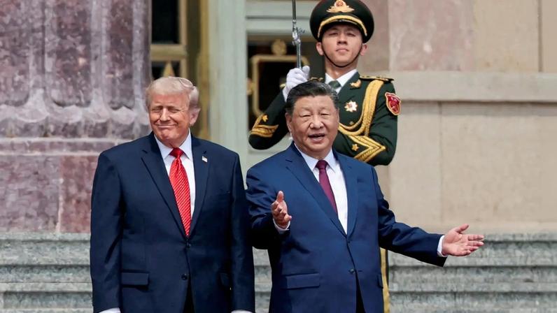 O presidente dos EUA, Donald Trump, participa de uma cerimônia de boas-vindas com o presidente chinês, Xi Jinping, no Grande Salão do Povo, em Pequim, China, em 14 de maio de 2026. REUTERS/Evan Vucci – TPX IMAGES OF THE DAY.