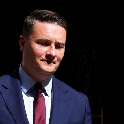 Ministro sênior britânico renuncia e questiona liderança do premiê