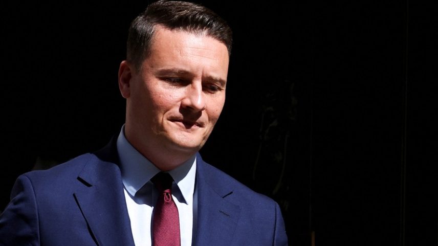 Ministro da Saúde do Reino Unido, Wes Streeting, deixa residência oficial do premiê em 12 de maio