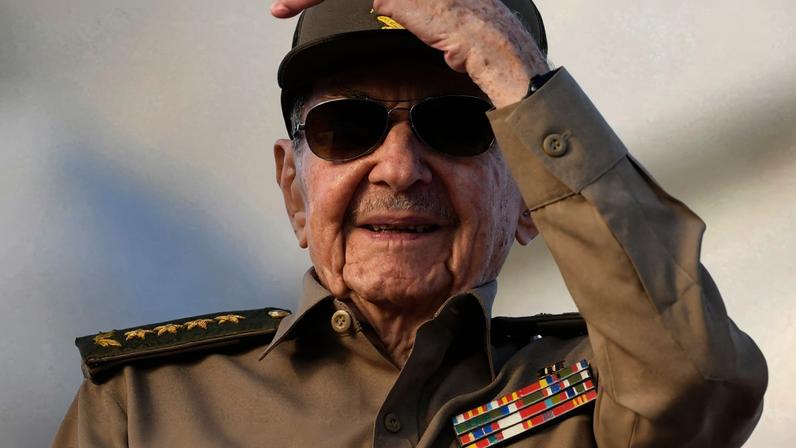 FILE PHOTO: FILE PHOTO: Cuba's former President Raúl Castro watches a May Day rally in Havana, Cuba May 1, 2025. REUTERS/Norlys Perez/File Photo/File Photo