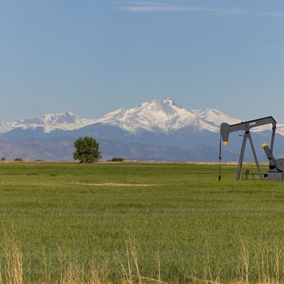 Petróleo dispara acima de US$ 111 após nova ameaça de Trump ao Irã
