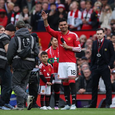 Casemiro se emociona em despedida e agradece aos torcedores do Manchester United