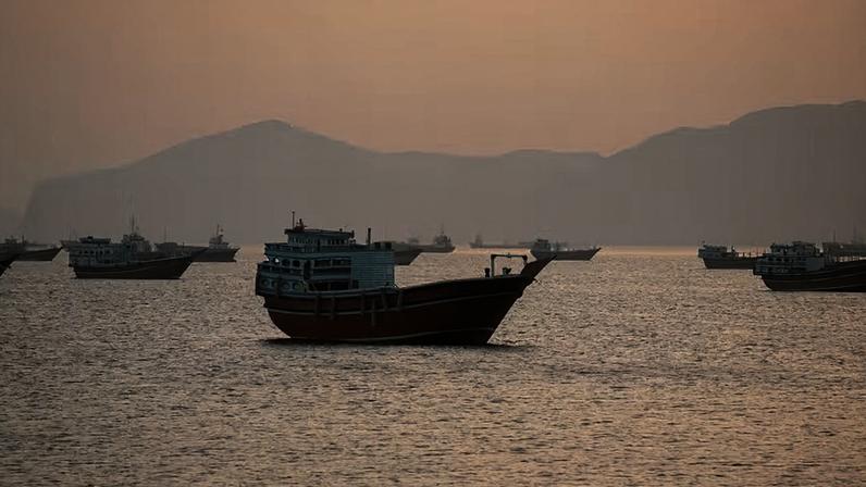 Embarcações no Estreito de Ormuz , Musandam, Omã, 18 de maio de 2026 — Foto: Reuters