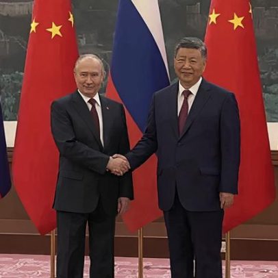 Xi e Putin elogiam relações diplomáticas em encontro em Pequim