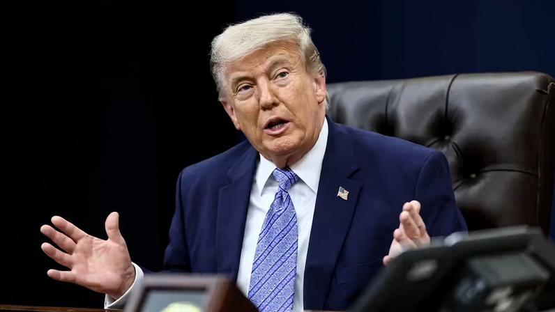 O presidente dos EUA, Donald Trump, discursa durante um anúncio com o administrador da Agência de Proteção Ambiental dos EUA (EPA), Lee Zeldin