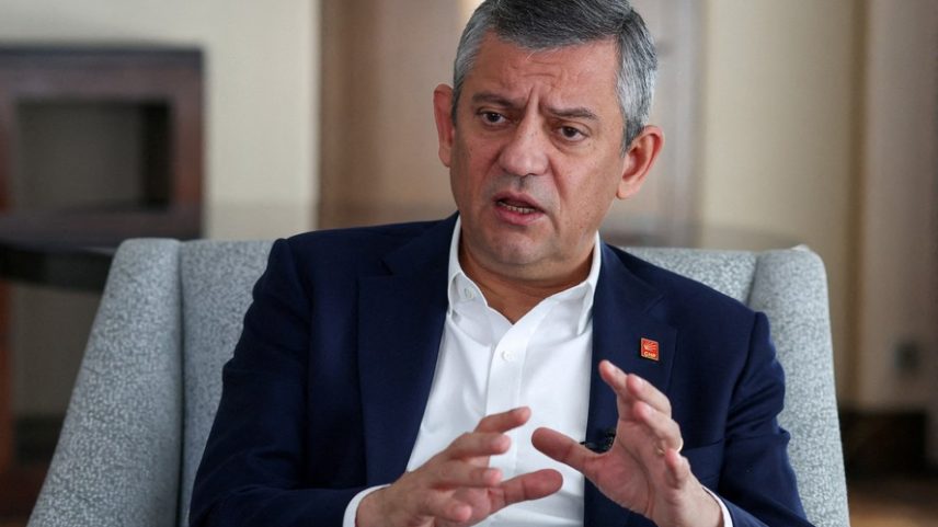 Ozgur Ozel, líder do oposicionista Partido Republicano do Povo (CHP), foi destituído da presidência do partido — Foto: REUTERS/Murad Sezer