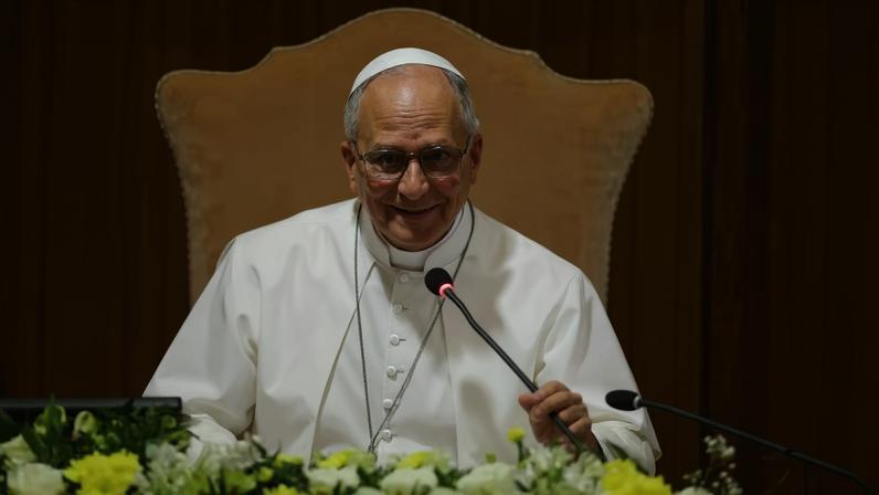 Leão XIV durante a apresentação da primeira encíclica de seu papado