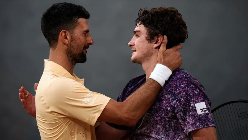 João Fonseca vence Djokovic em Roland Garros — Foto: Reuters
