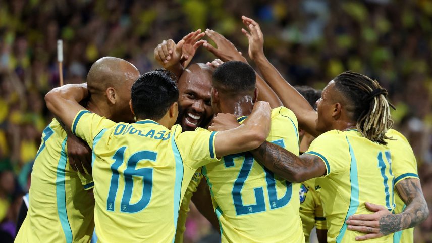 Jogadores do Brasil comemoram gol de Igor Thiago no amistoso contra o Panamá — Foto: Reuters