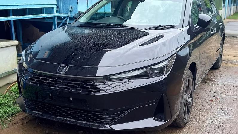 Novo Honda City exibe dianteira inteiramente redesenhada — Foto: Reprodução/Xaos636/TeamBHP