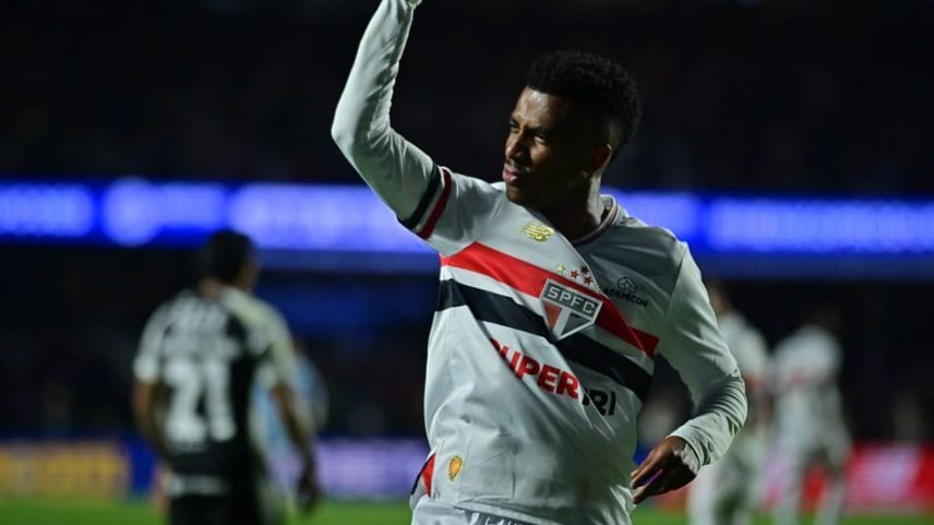 Jogador ficou fora por 12 jogos (Foto: Renato Gizz/ESCOLÁSTICO FOTOGRAFIA/GazetaPress)