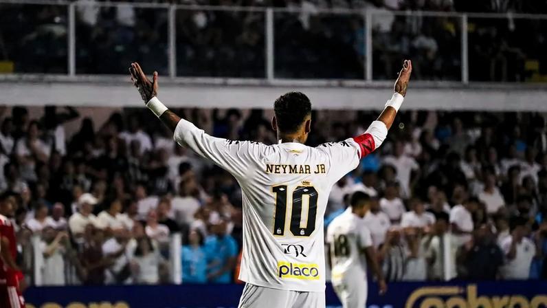 Neymar jogando pelo Santos, na Vila Belmiro, na atual temporada (Foto: Thaísa Gigo/MOCHILA PRESS)