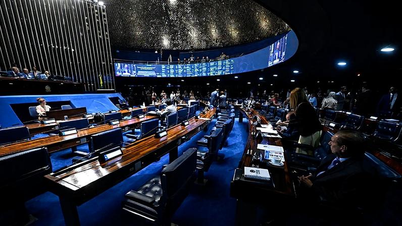 Mesa: senador Esperidião Amin (PP-SC); senador Lucas Barreto (PSD-AP); primeiro-vice-presidente do Senado Federal, senador Eduardo Gomes (PL-TO), conduz sessão; secretário-geral da Mesa do Senado Federal, Danilo Augusto Barboza de Aguiar.
