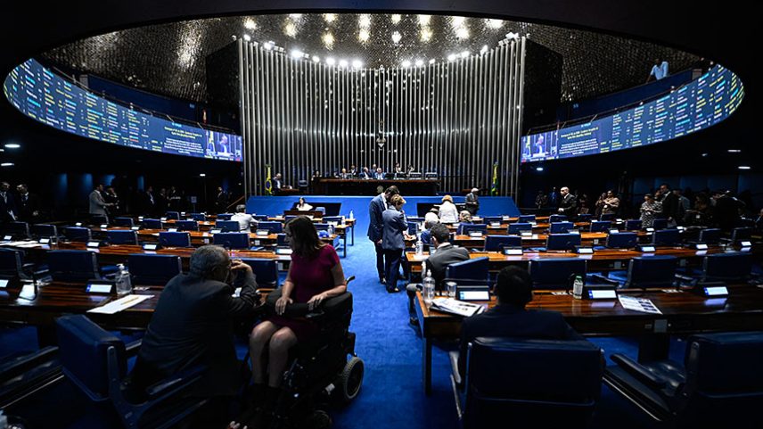 Mesa: senador Esperidião Amin (PP-SC); senador Lucas Barreto (PSD-AP); primeiro-vice-presidente do Senado Federal, senador Eduardo Gomes (PL-TO), conduz sessão; secretário-geral da Mesa do Senado Federal, Danilo Augusto Barboza de Aguiar.
