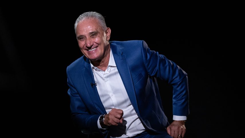 Tite, sorridente, em entrevista ao Abre Aspas — Foto: Jhony Inácio