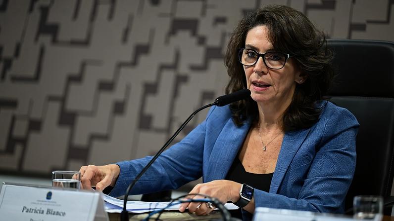 Mesa: vice-presidente da CCS, Angela Cignachi; presidente da CCS, Patrícia Blanco.