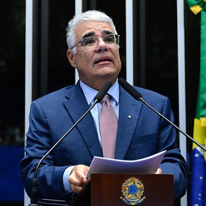 Girão questiona prisão preventiva de ex-assessor de Bolsonaro