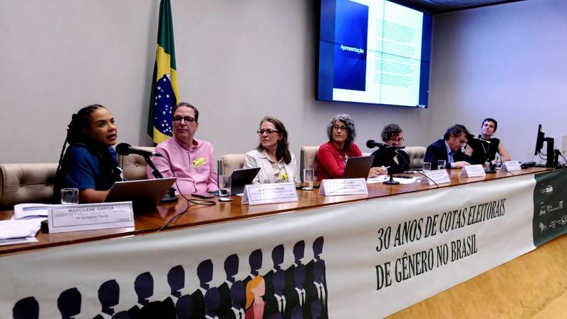 As eleições municipais de 1996 foram as primeiras com cotas de gênero no Brasil, antes mesmo da lei de 2009. No entanto, ainda hoje as mulheres são minorias nas casas legislativas – Foto: Renato Araújo / Câmara dos Deputados