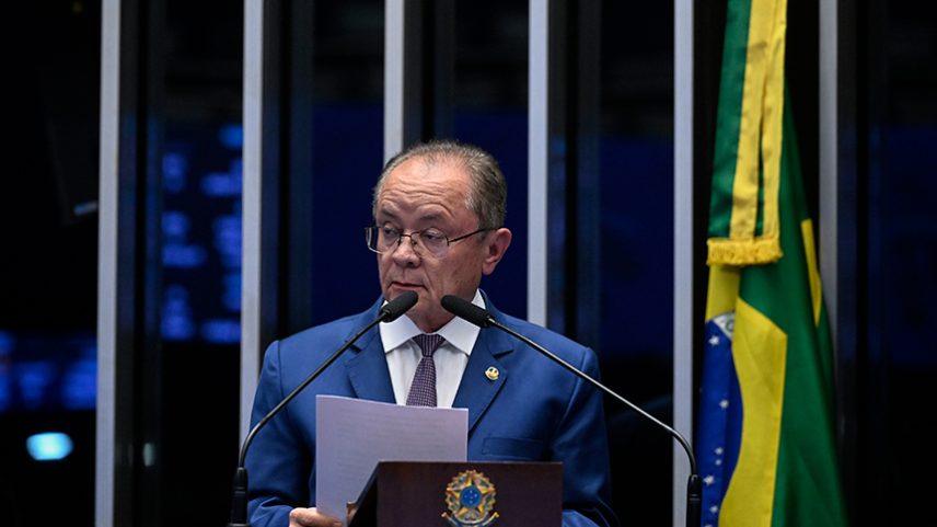 À tribuna, em discurso, senador Zequinha Marinho (Podemos-PA).