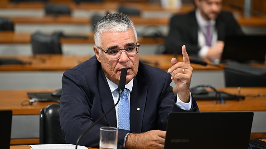 Em pronunciamento, à bancada, senador Eduardo Girão (Novo-CE).