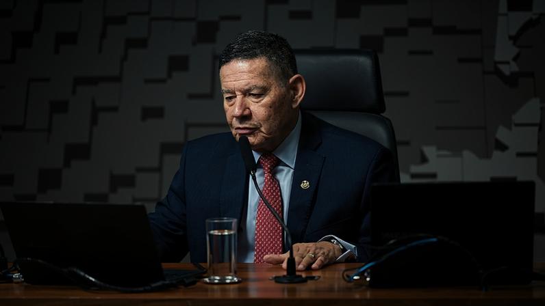 Vice-presidente da CCT, senador Hamilton Mourão (Republicanos-RS) em pronunciamento à mesa.