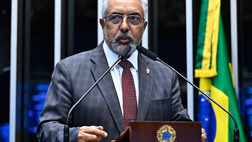 Em discurso, à tribuna, senador Paulo Paim (PT-RS).