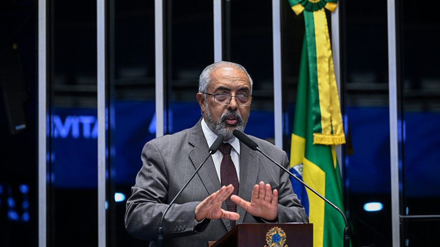 Em discurso, à tribuna, senador Paulo Paim (PT-RS).