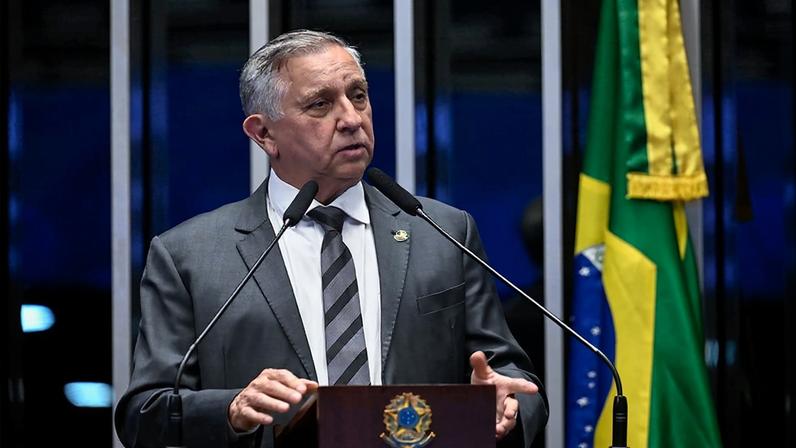 Em discurso, à tribuna, senador Izalci Lucas (PL-DF).
