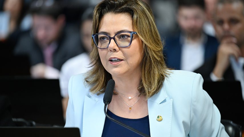 Senadora Leila Barros (PDT-DF) em pronunciamento à bancada.