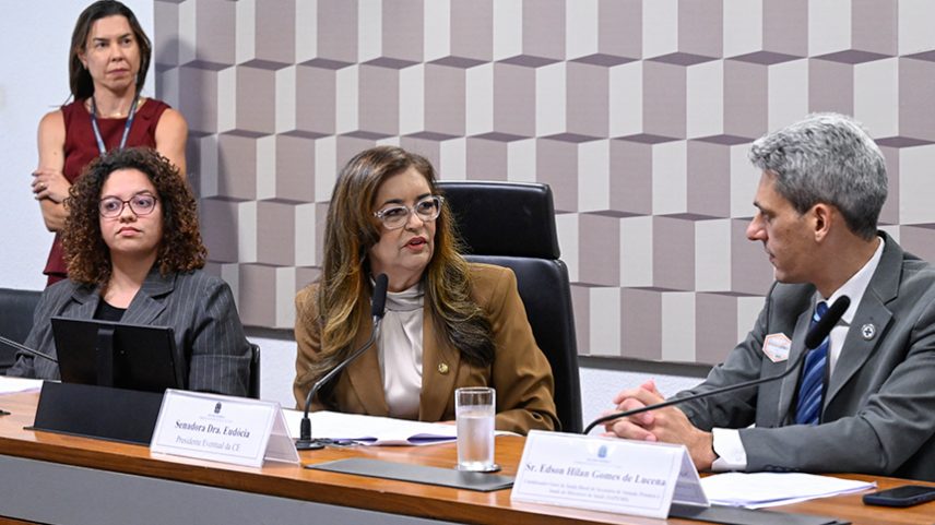 Mesa: coordenadora de Politicas Públicas do Pacto Contra a Fome (PCF), Camila Mantovani; presidente eventual da CE, senadora Dra. Eudócia (PSDB-AL); coordenador-geral de Saúde Bucal da Secretaria de Atenção Primária à Saúde do Ministério da Saúde (SAPS/MS), Edson Hilan Gomes de Lucena