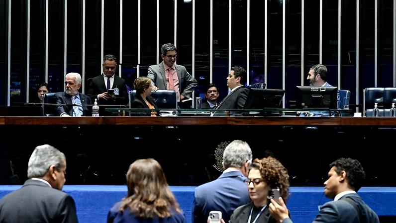 Mesa: líder do governo no Senado Federal, senador Jaques Wagner (PT-BA); senadora Tereza Cristina (PP-MS); líder do governo no Congresso Nacional, senador Randolfe Rodrigues (PT-AP); presidente do Senado Federal, senador Davi Alcolumbre (União-AP); secretário-geral da Mesa do Senado Federal, Danilo Augusto Barboza de Aguiar.
