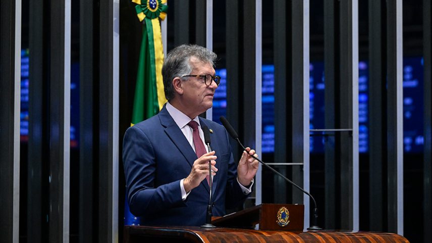 À tribuna, em discurso, senador Laércio Oliveira (PP-SE).