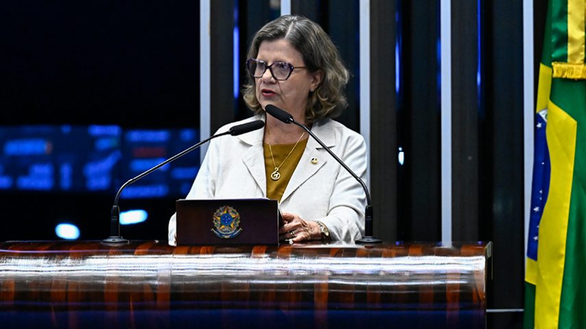 À tribuna, em discurso, senadora Teresa Leitão (PT-PE).