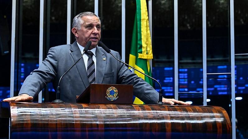 Em discurso, à tribuna, senador Izalci Lucas (PL-DF).