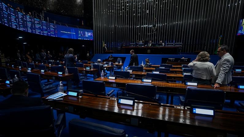 Mesa: 4º secretário da Mesa do Senado Federal, senador Laércio Oliveira (PP-SE), conduz sessão; secretário-geral da Mesa do Senado Federal, Danilo Augusto Barboza de Aguiar.