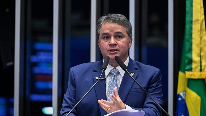 Em discurso, à tribuna, senador Efraim Filho (PL-PB).