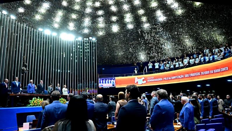 Mesa: senador Marcelo Castro (MDB-PI); senador Camilo Santana (PT-CE); governador do Estado do Ceará, Elamano Freitas; presidente desta sessão, senador Cid Gomes (PSB-CE); secretária desta sessão; governador do Estado do Piauí, Rafael Fonteles; senadora Jussara Lima (PSD-PI).