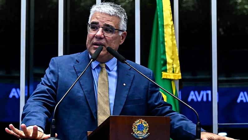 Senador Eduardo Girão (Novo-CE) em discurso à tribuna.